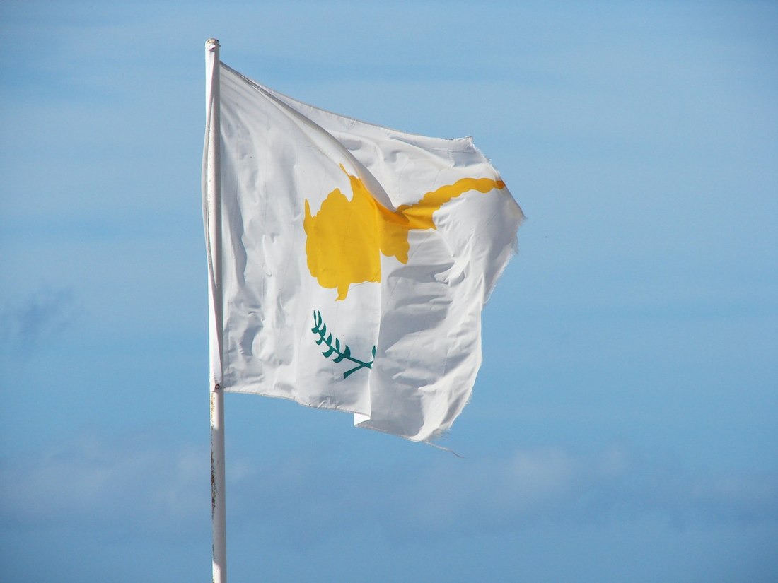 Bandera De Chipre Al Viento